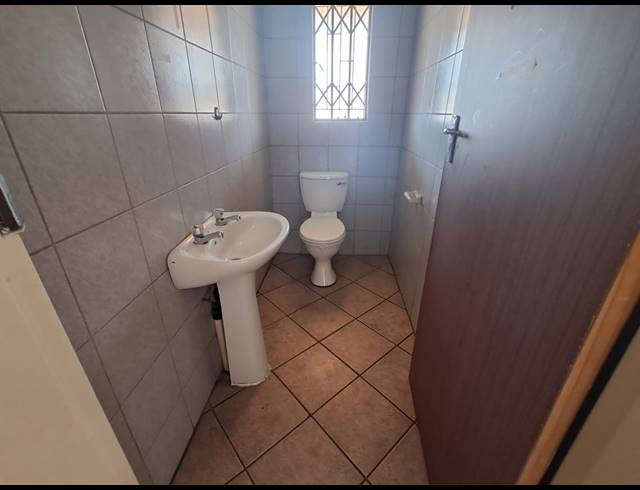 100M² OFFICE TO LET IN MEYERTON CENTRAL